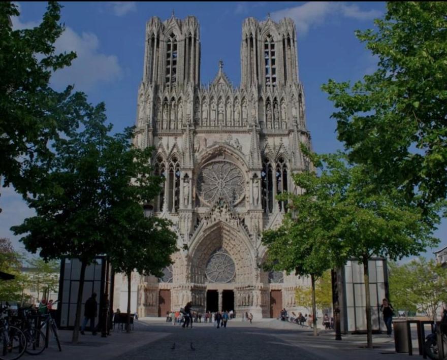 La Place Des Sacres, Proche Gare Et Centre Реймс Екстериор снимка